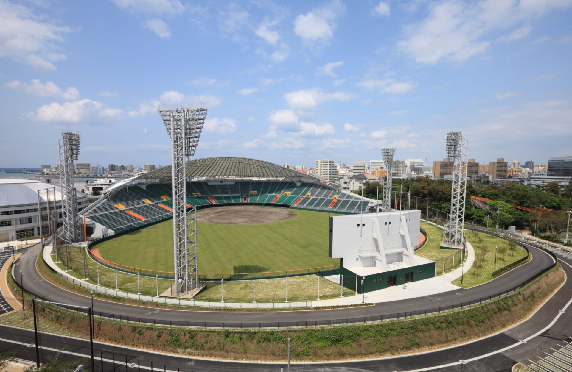 沖縄セルラースタジアム那覇：鳥瞰